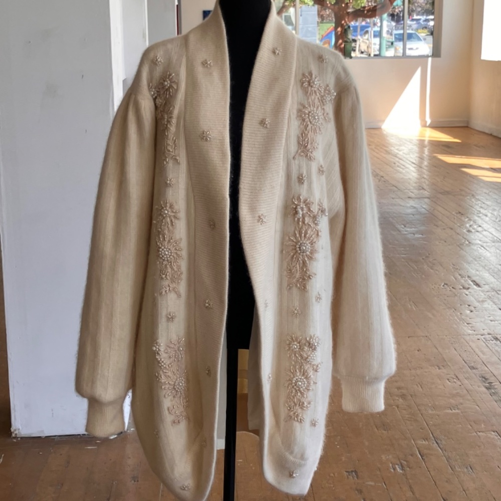 Vintage ivory Angora long sleeve, open front cardigan - Picture 4 of 15